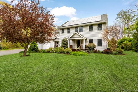 Photo of 56 Lagoon Court W, South Jamesport, NY 11901 (MLS # 993100)