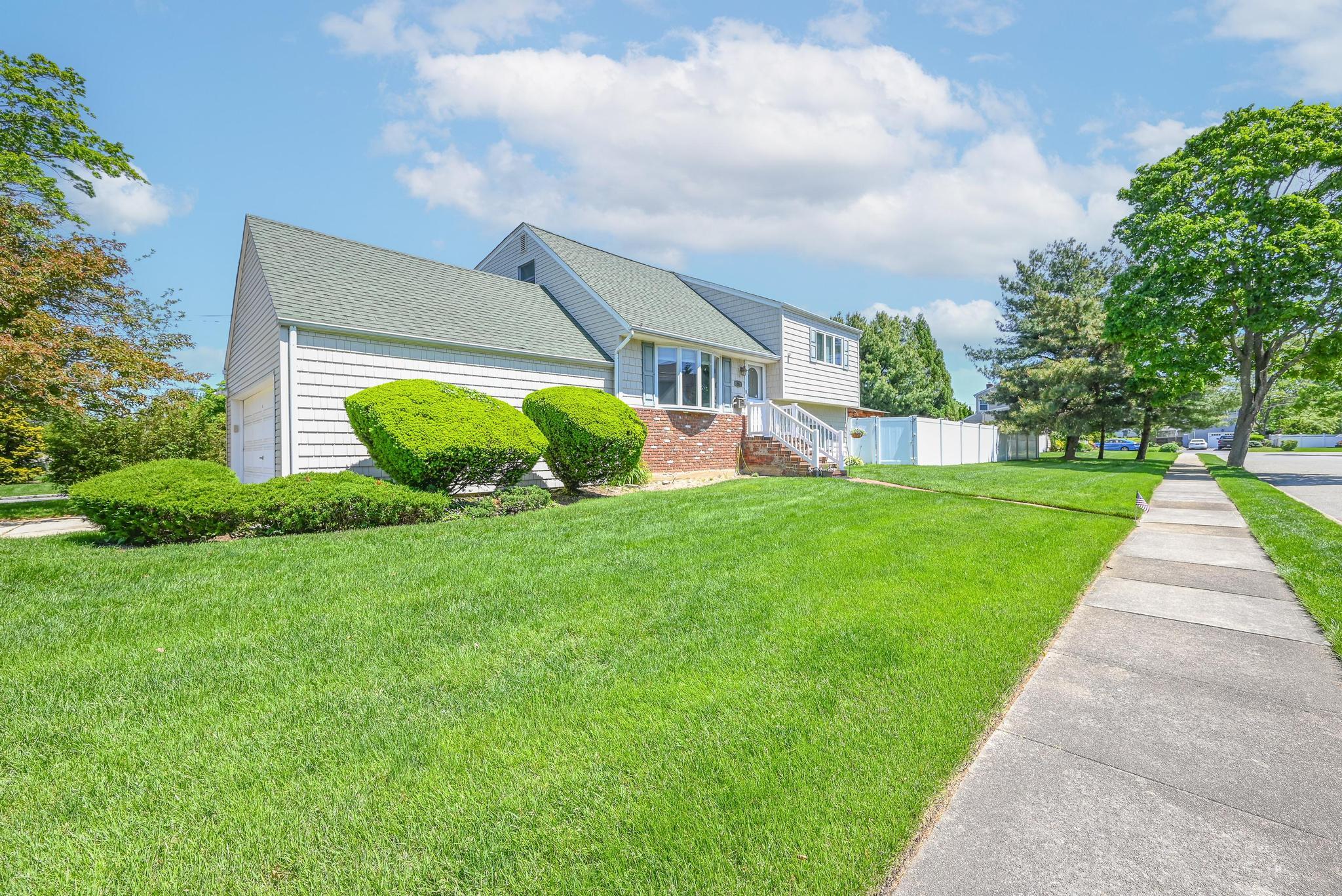 25 Baldwin Avenue, Massapequa, New York image 32