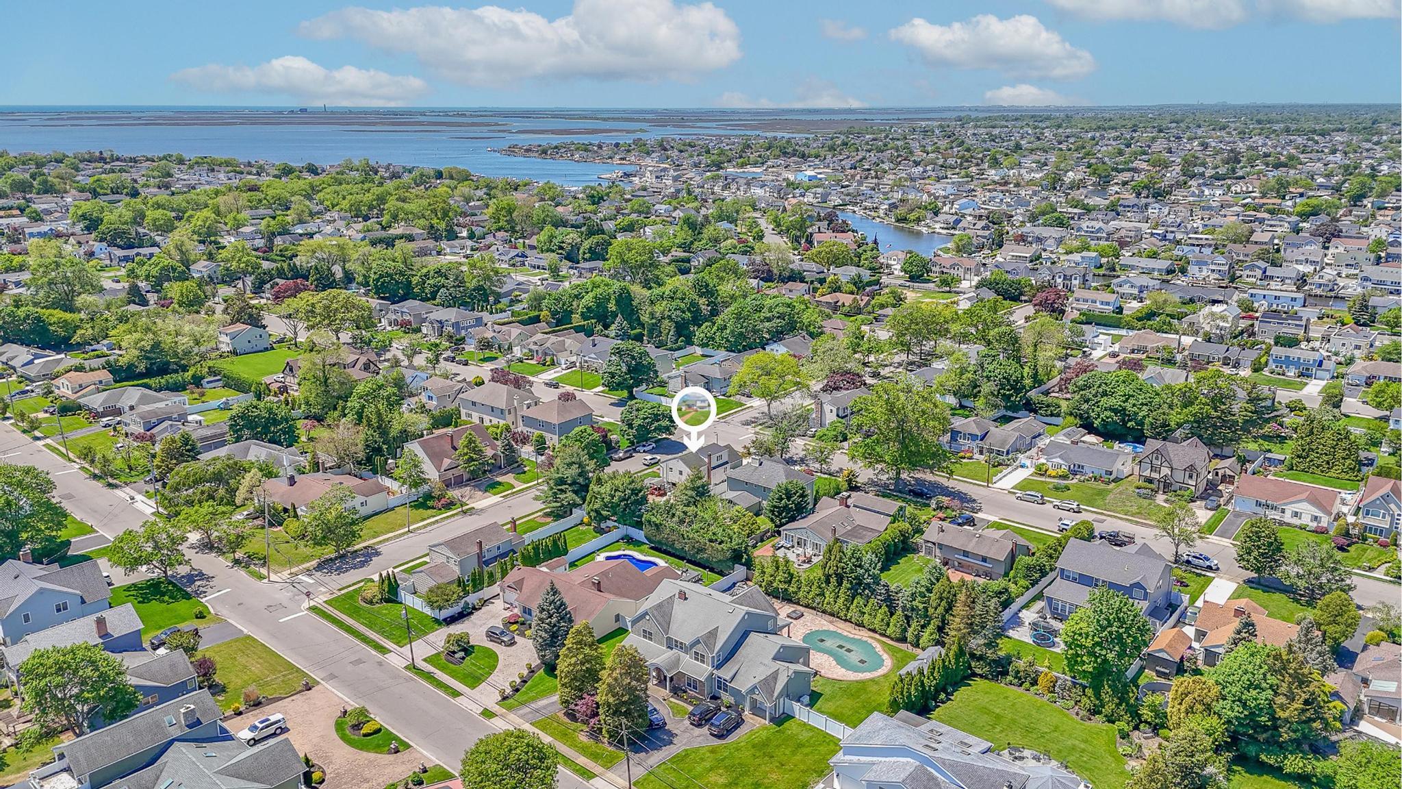25 Baldwin Avenue, Massapequa, New York image 29