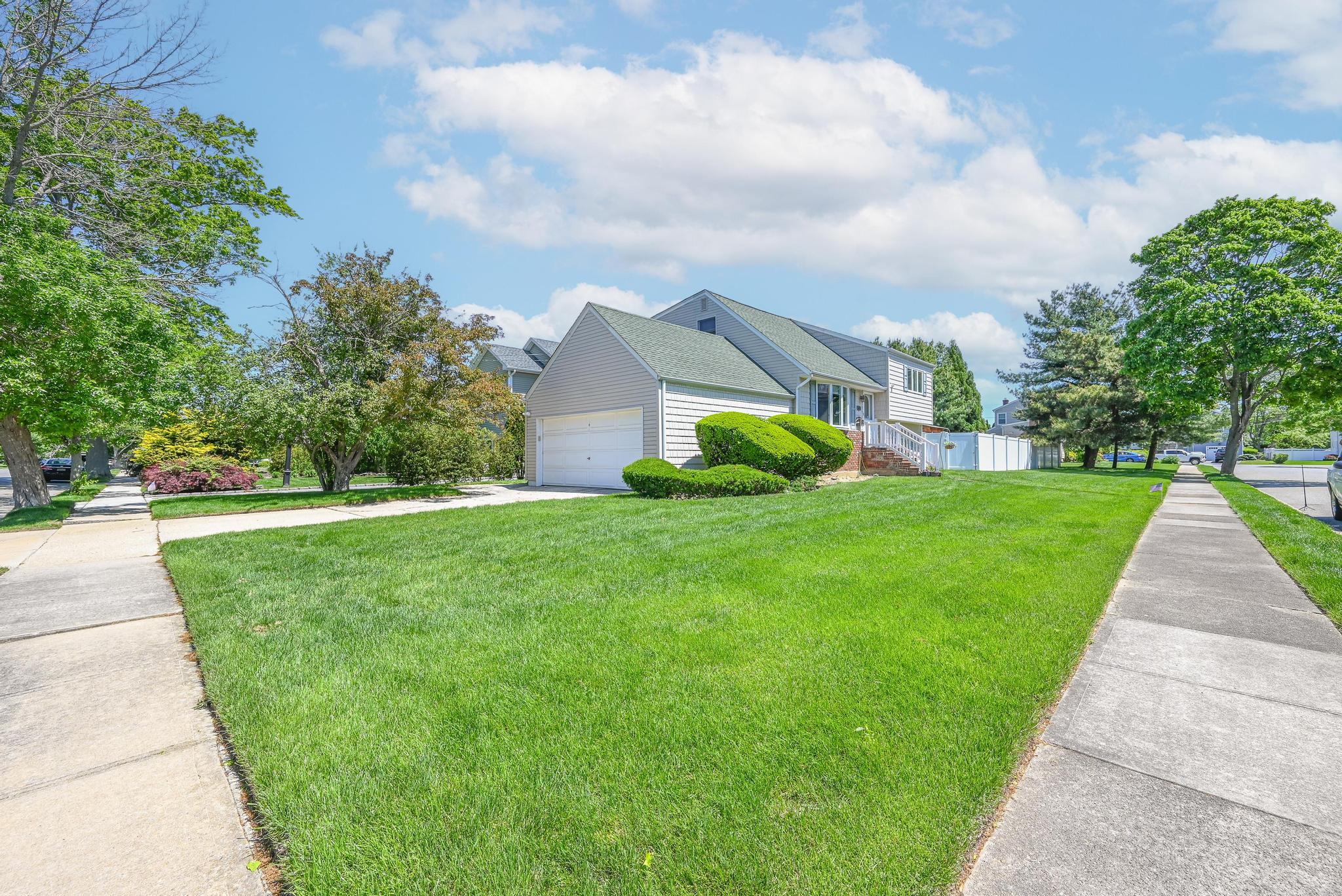 25 Baldwin Avenue, Massapequa, New York image 2