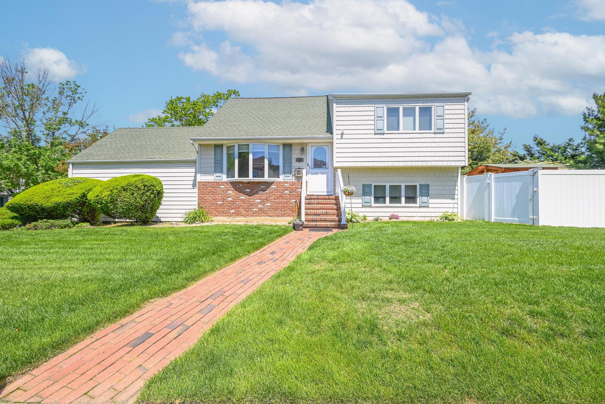25 Baldwin Avenue, Massapequa, New York image 1