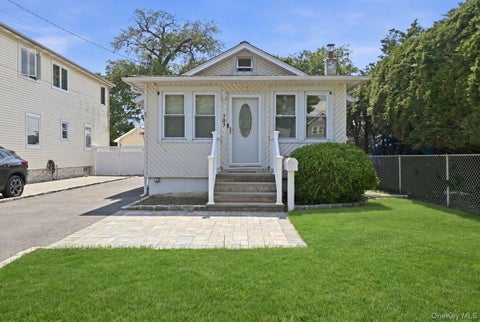 Homes For Sale - 707 5th Street<br/> Lindenhurst, NY 11757