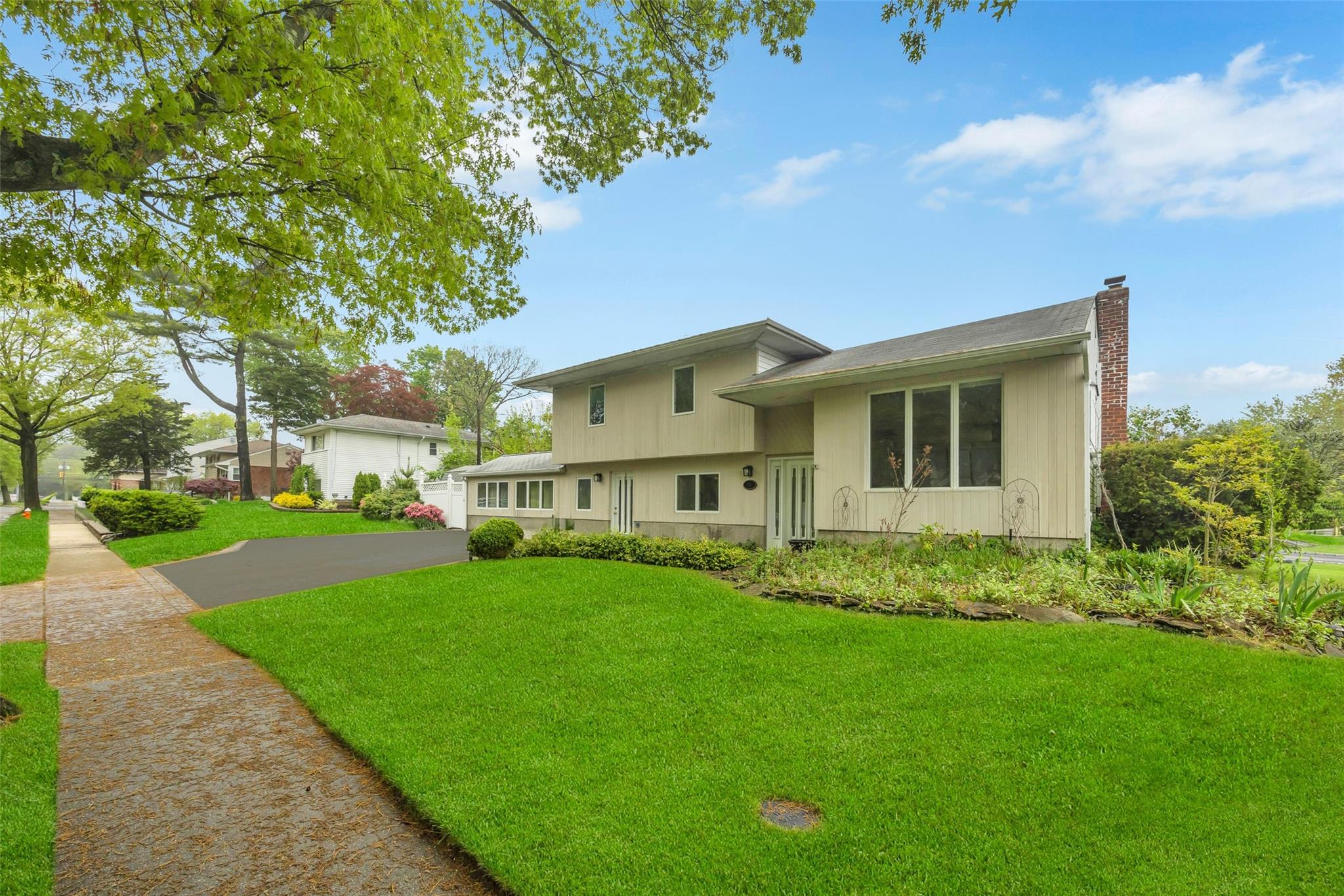 11 Rensselaer Drive