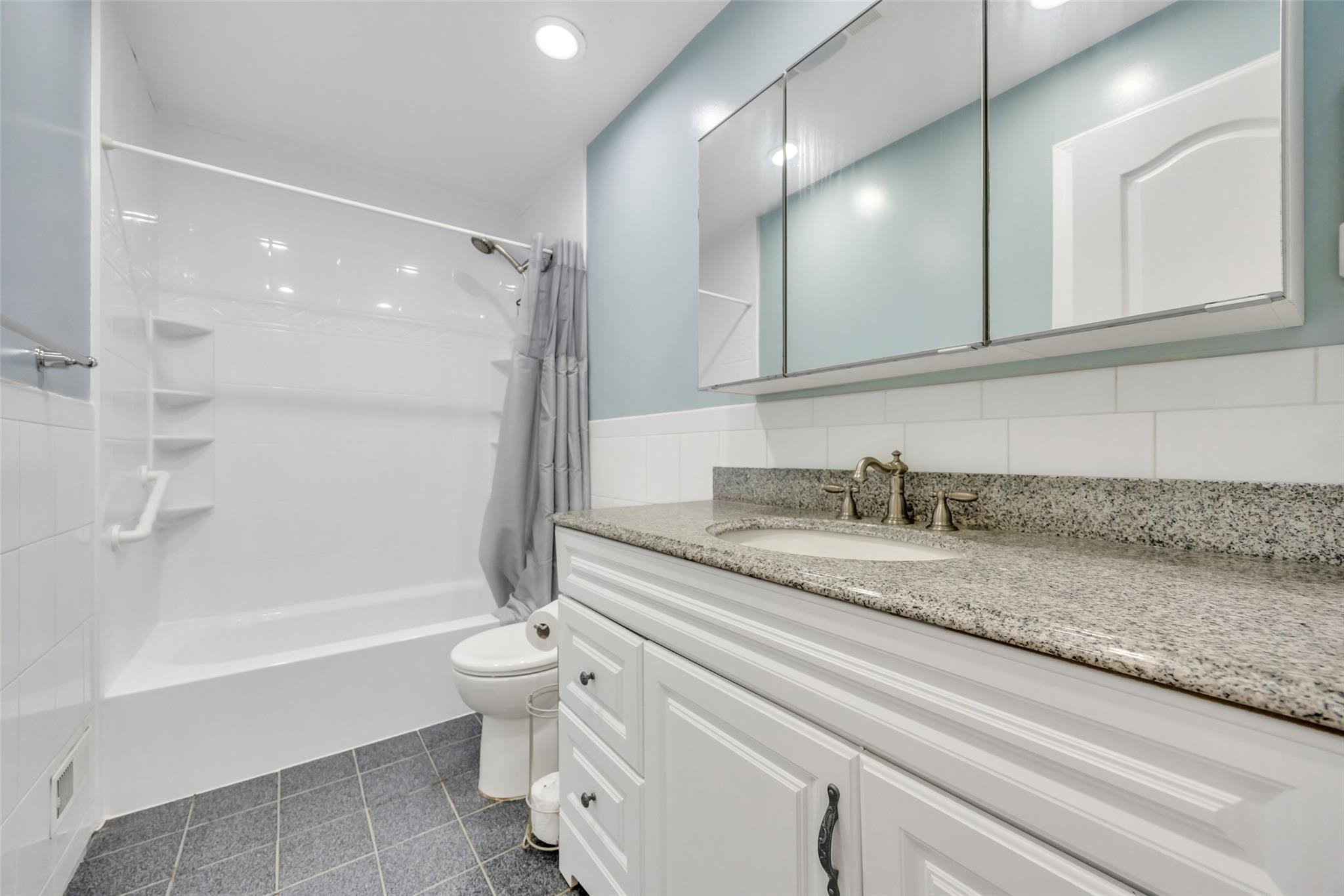 11 Rensselaer Drive, Commack, New York image 26