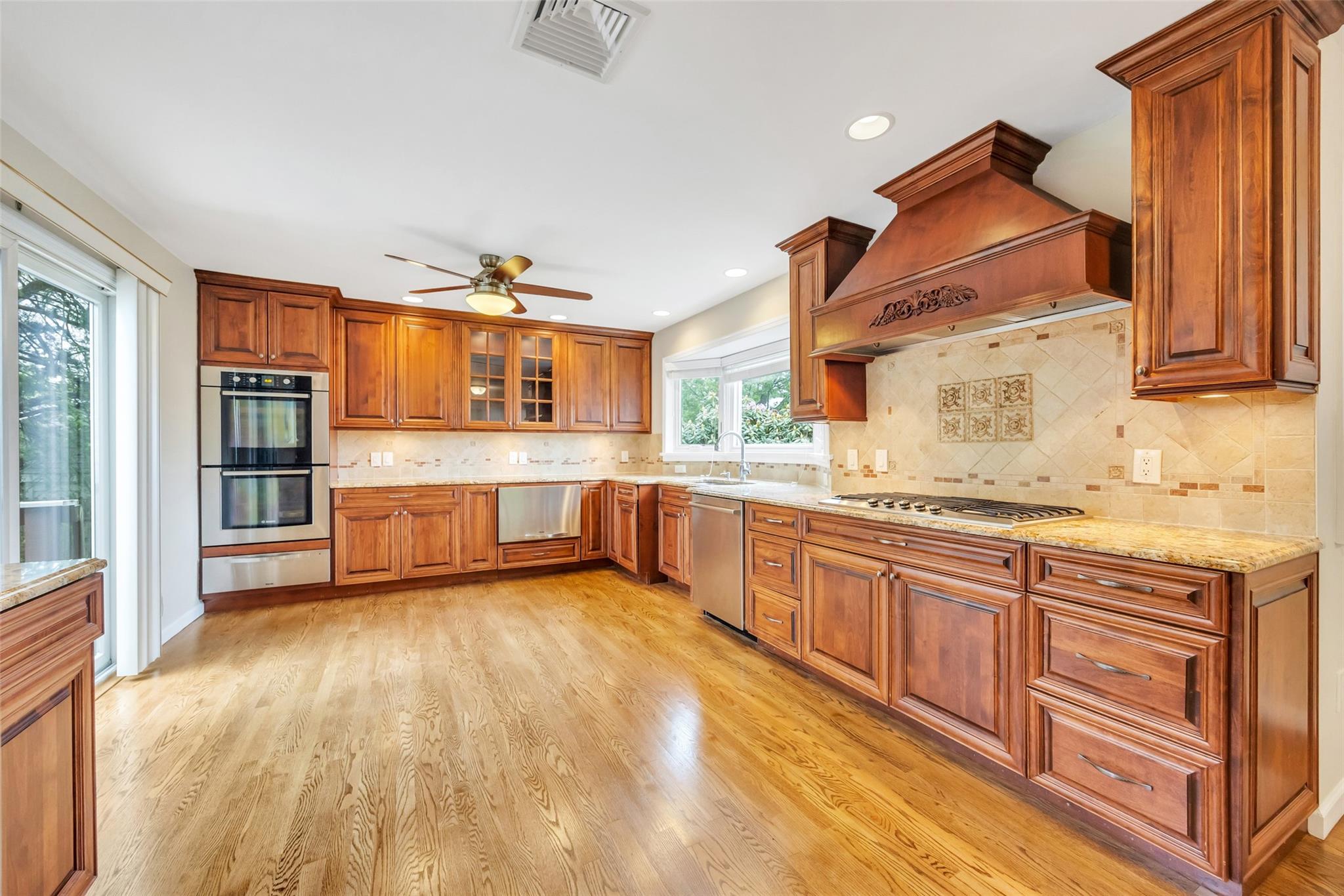 11 Rensselaer Drive, Commack, New York image 7