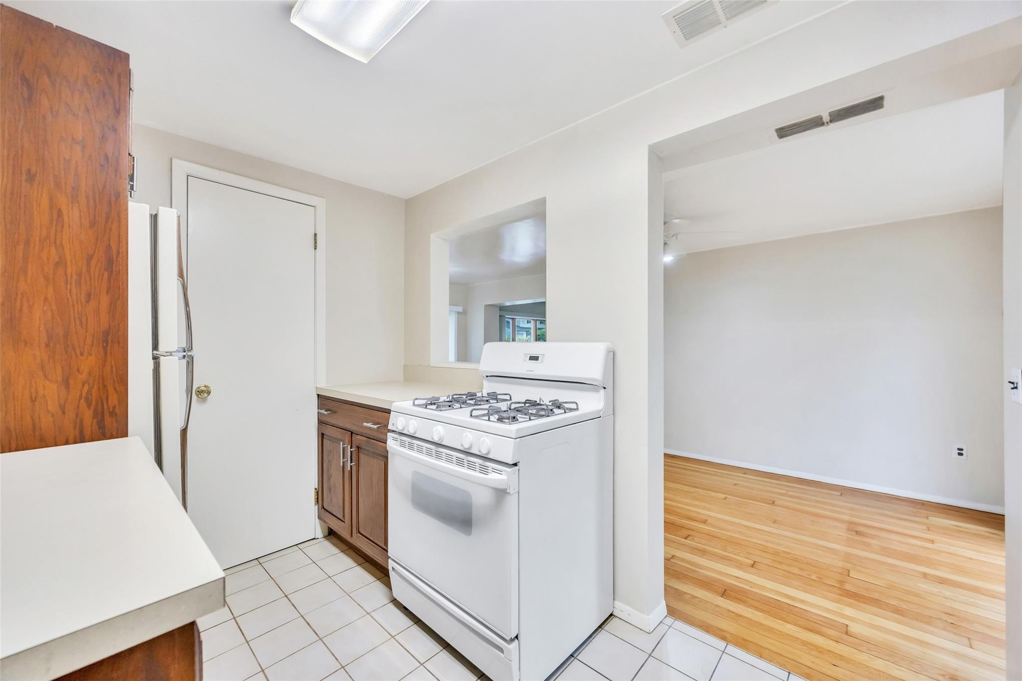 11 Rensselaer Drive, Commack, New York image 32