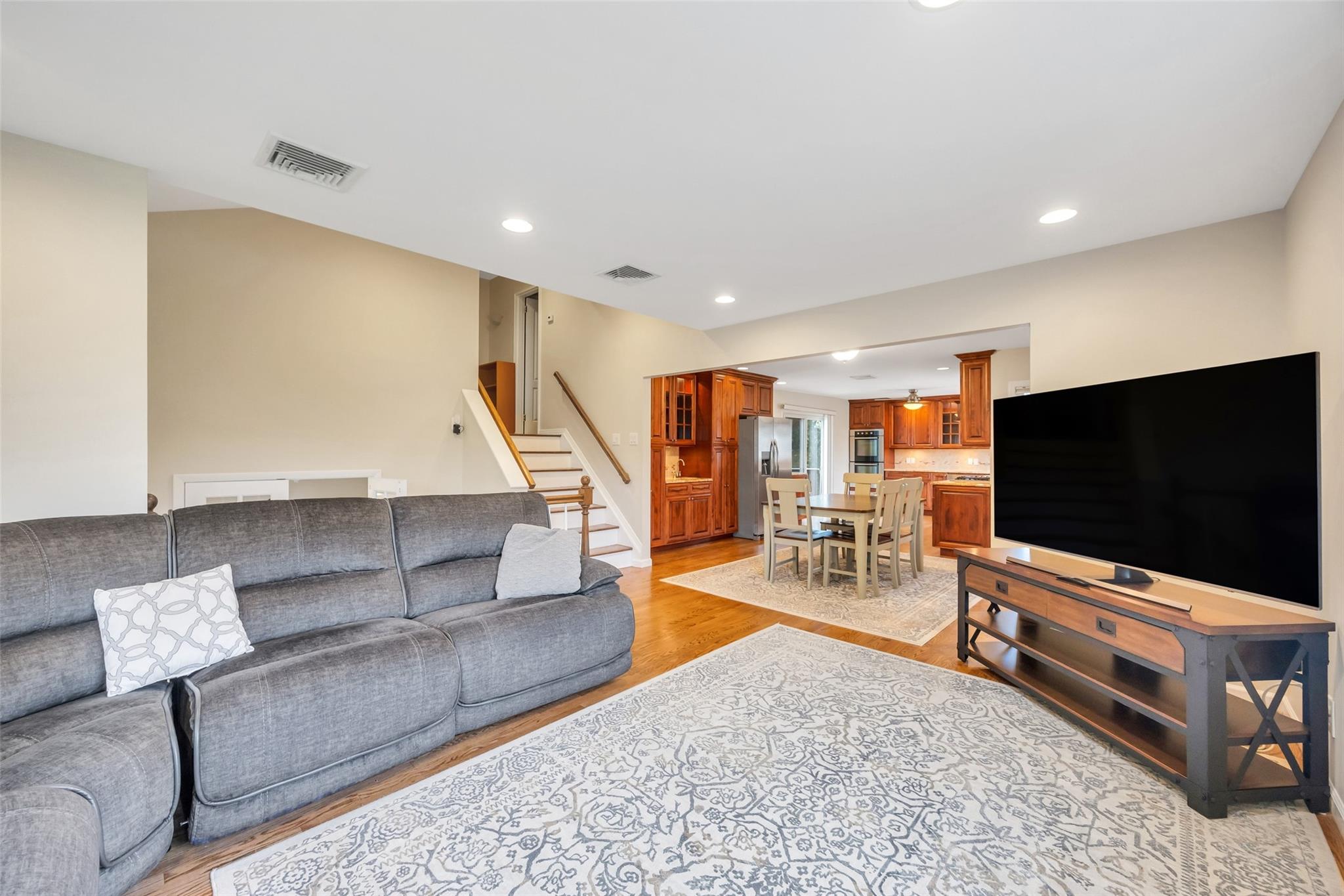 11 Rensselaer Drive, Commack, New York image 16