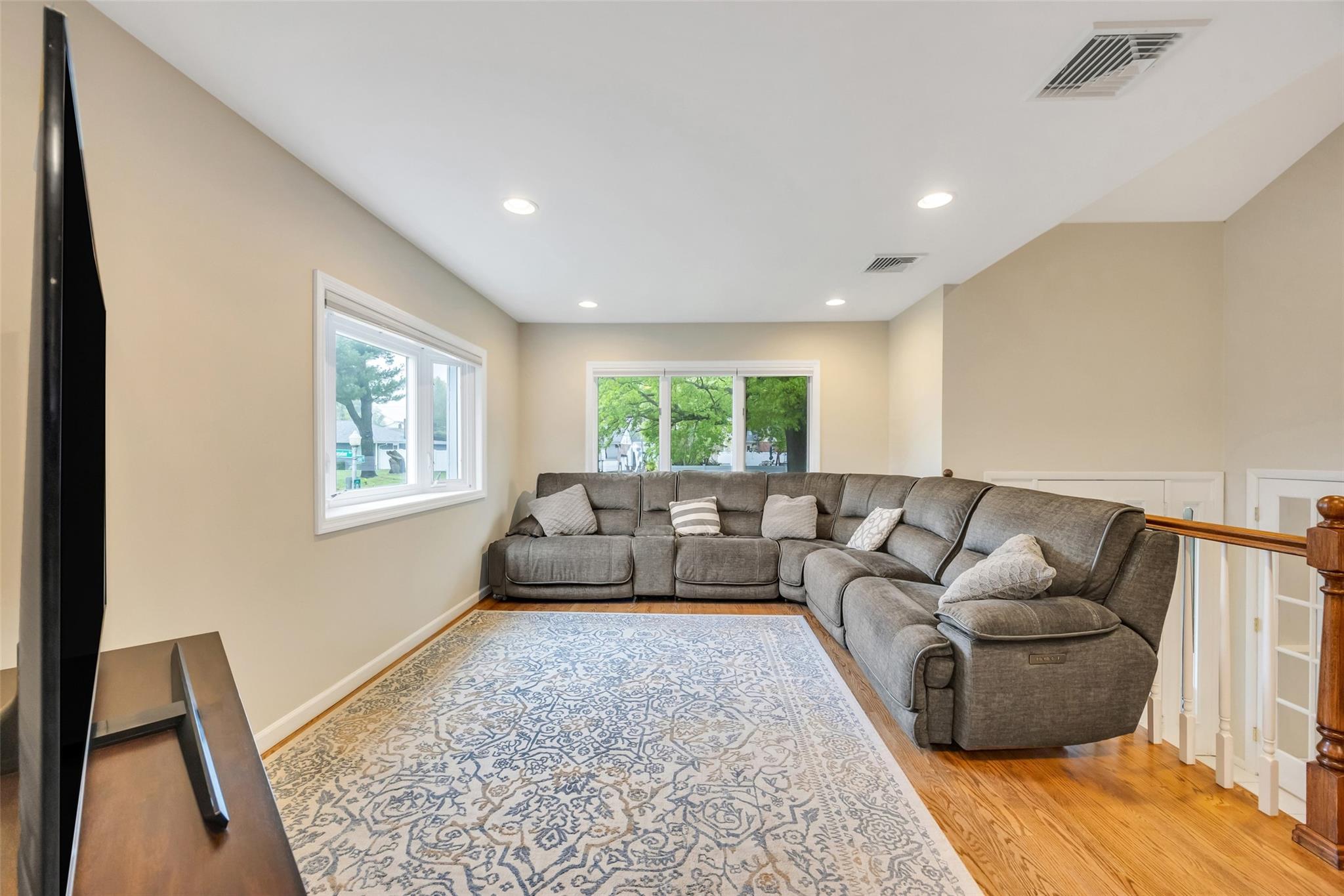 11 Rensselaer Drive, Commack, New York image 15