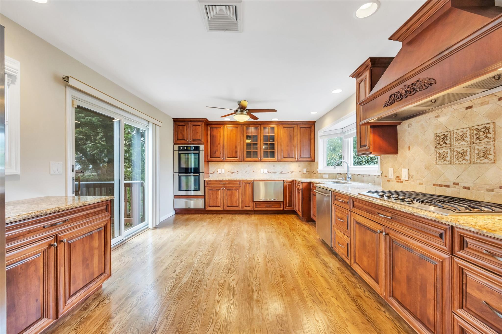 11 Rensselaer Drive, Commack, New York image 8
