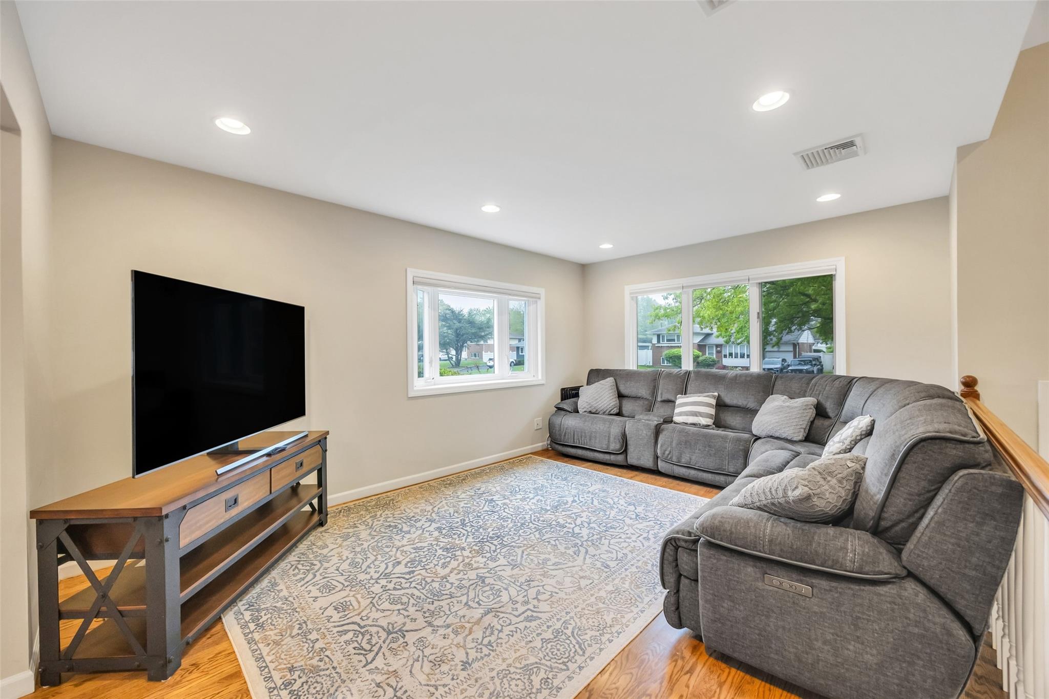 11 Rensselaer Drive, Commack, New York image 14