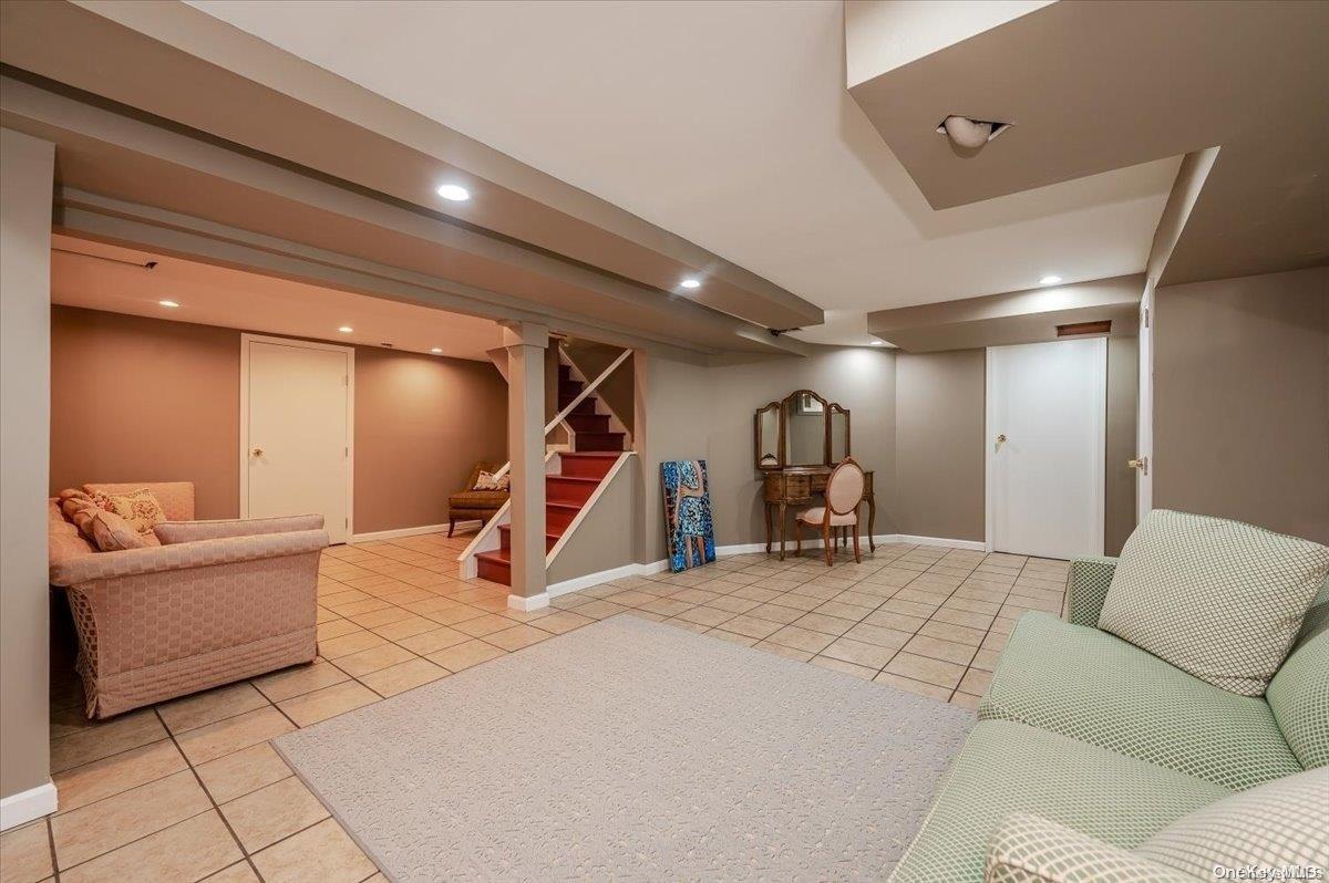 Hempstead, New York 11509, United States, 3 Bedrooms Bedrooms, ,3 BathroomsBathrooms,Residential,Active,29458