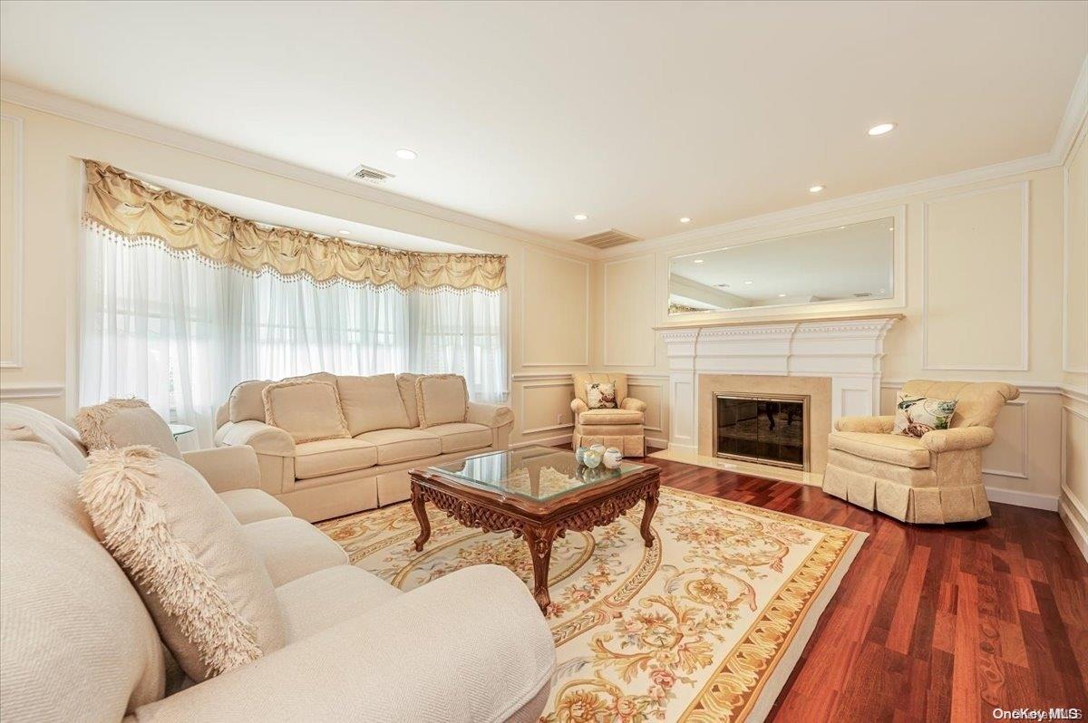 Hempstead, New York 11509, United States, 3 Bedrooms Bedrooms, ,3 BathroomsBathrooms,Residential,Active,29458