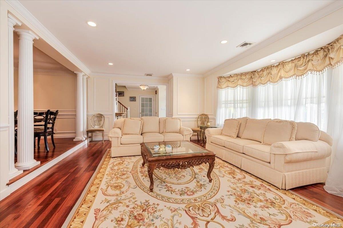 Hempstead, New York 11509, United States, 3 Bedrooms Bedrooms, ,3 BathroomsBathrooms,Residential,Active,29458