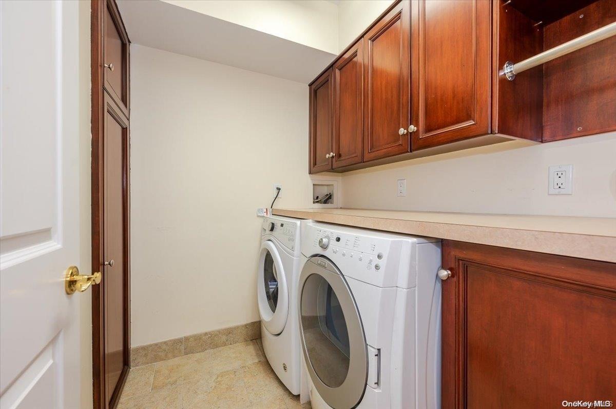 Hempstead, New York 11509, United States, 3 Bedrooms Bedrooms, ,3 BathroomsBathrooms,Residential,Active,29458