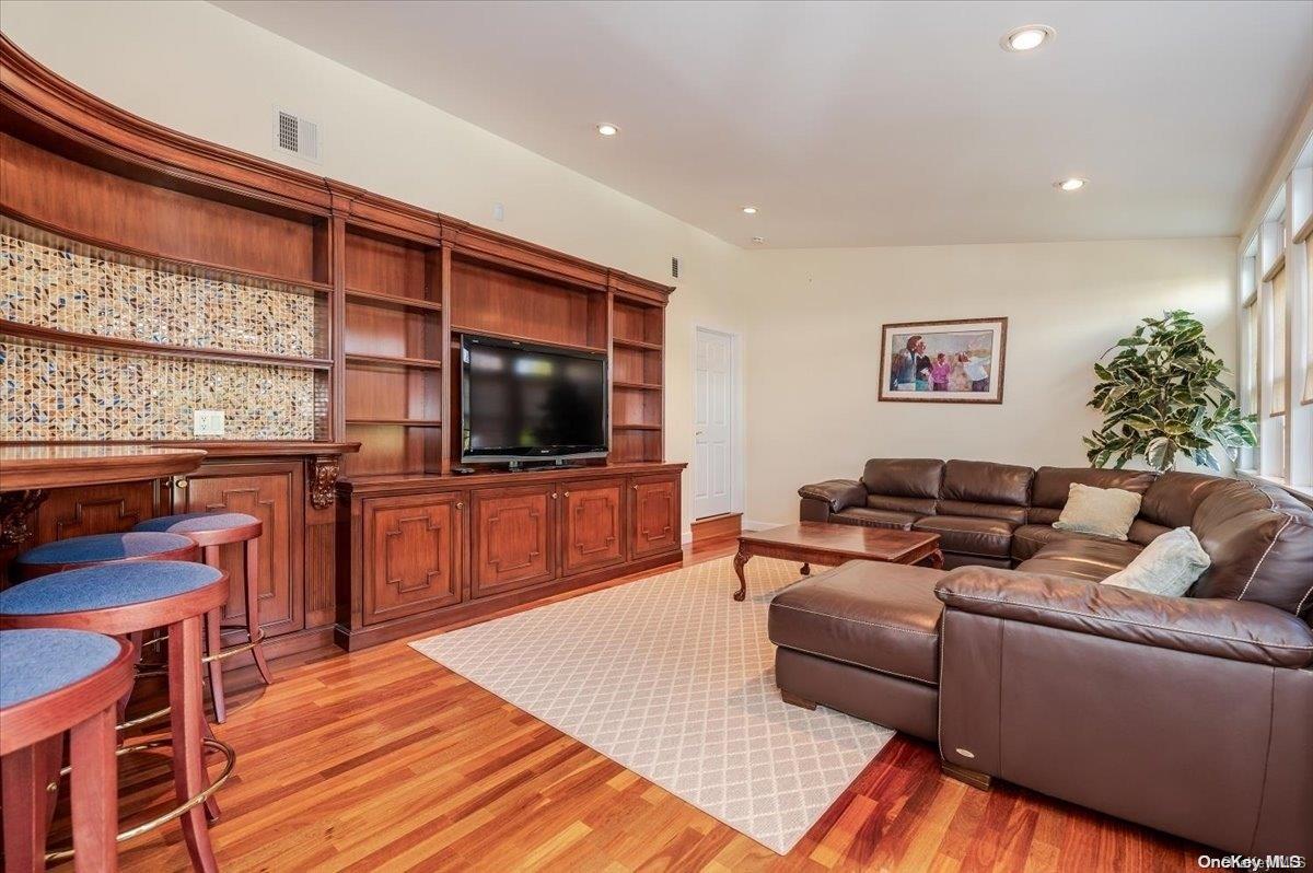 Hempstead, New York 11509, United States, 3 Bedrooms Bedrooms, ,3 BathroomsBathrooms,Residential,Active,29458