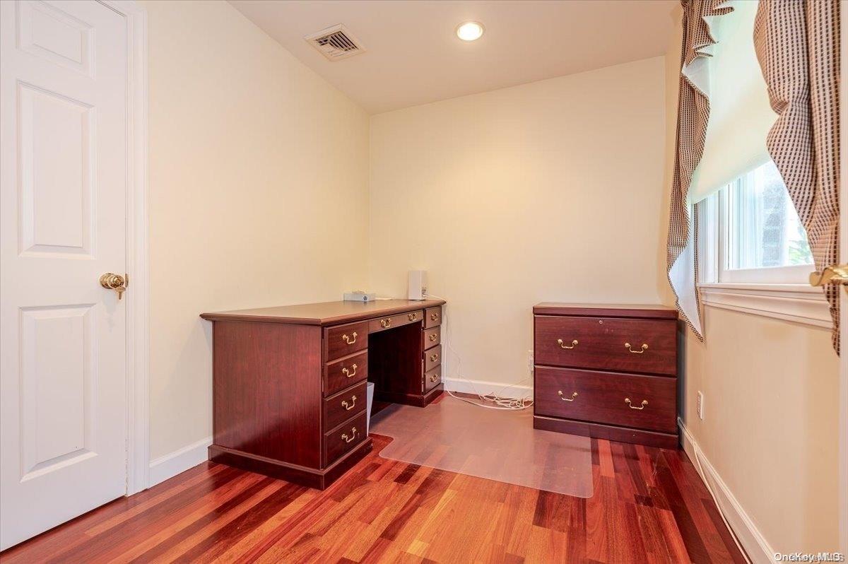 Hempstead, New York 11509, United States, 3 Bedrooms Bedrooms, ,3 BathroomsBathrooms,Residential,Active,29458