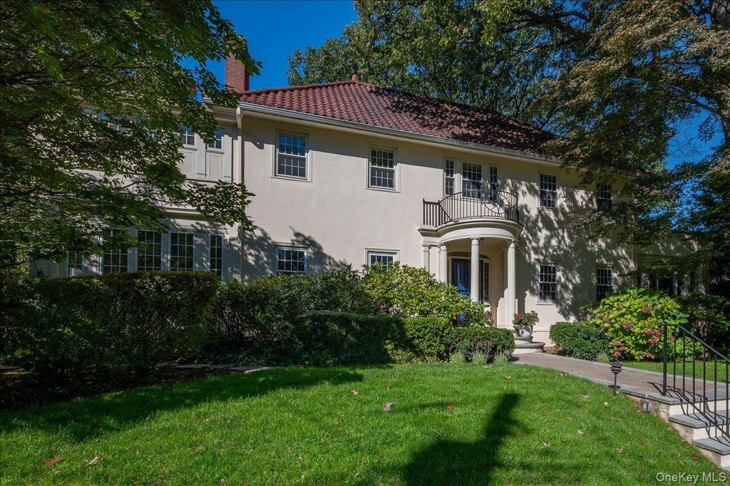 Photo of 115 Cliff Avenue, Pelham, NY 10803 (MLS # 876067)