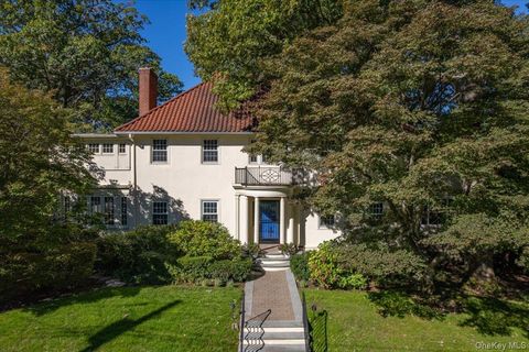 Homes For Sale - 115 Cliff Avenue<br/> Pelham, NY 10803