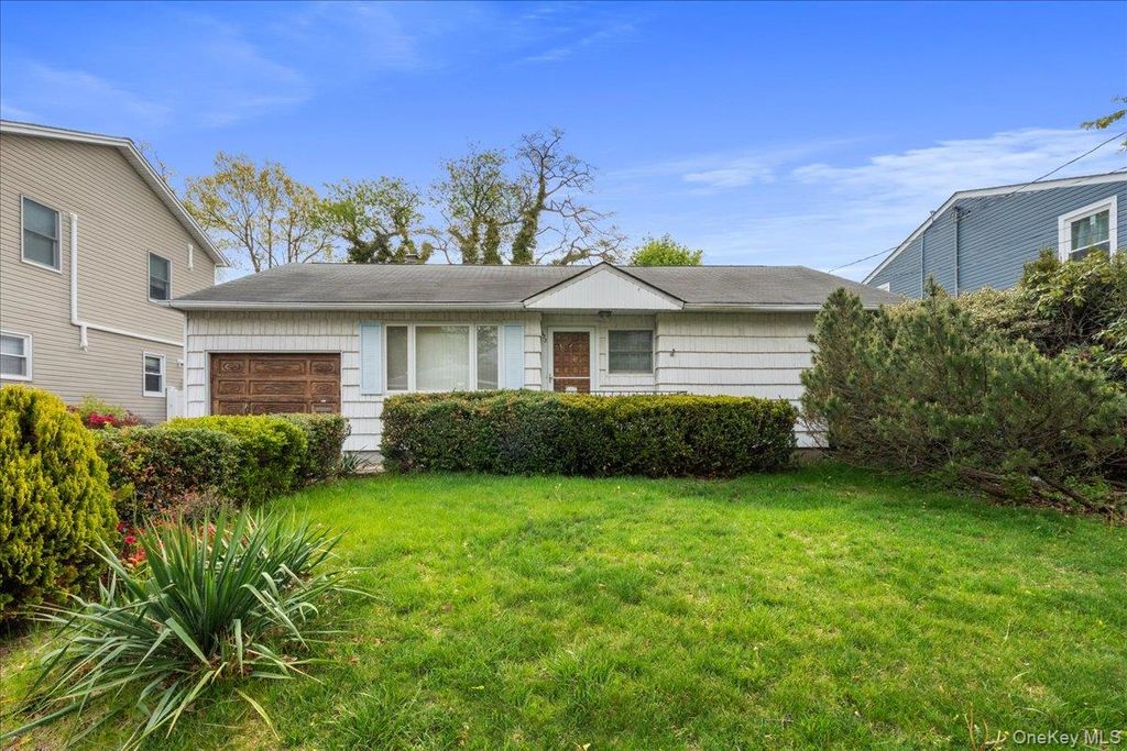 Photo of 933 Dana Avenue, Valley Stream, NY 11580 (MLS # 994802)