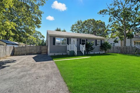 Photo of 36 Flintlock Drive, Shirley, NY 11967 (MLS # 920696)