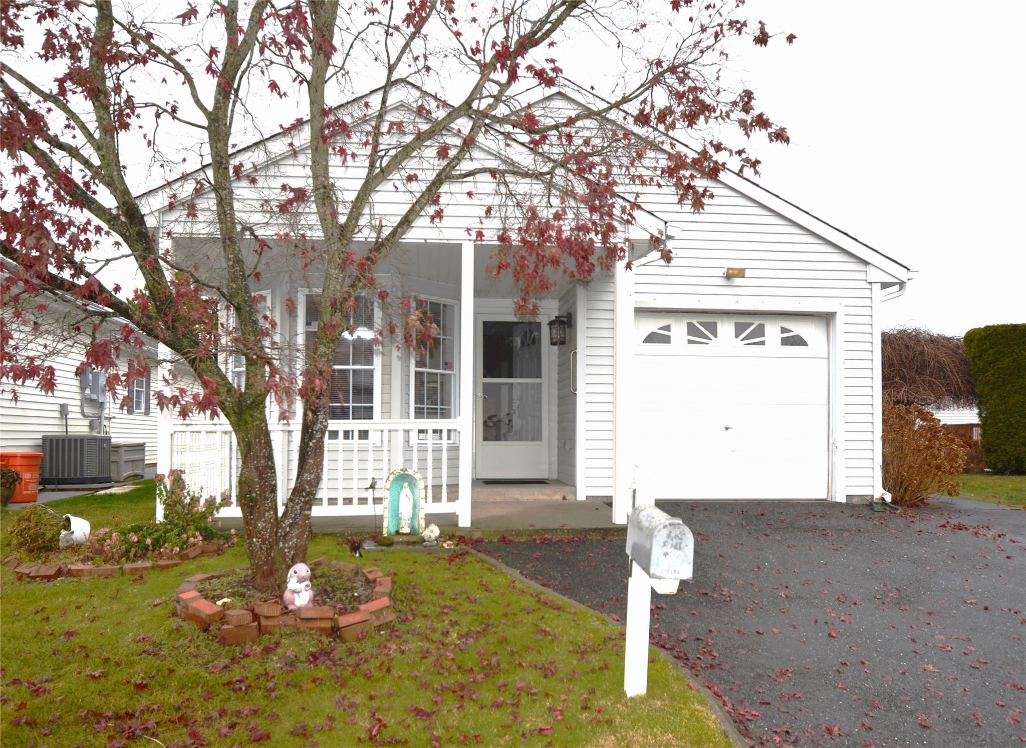 5157 Village Circle, Manorville, New York image 1