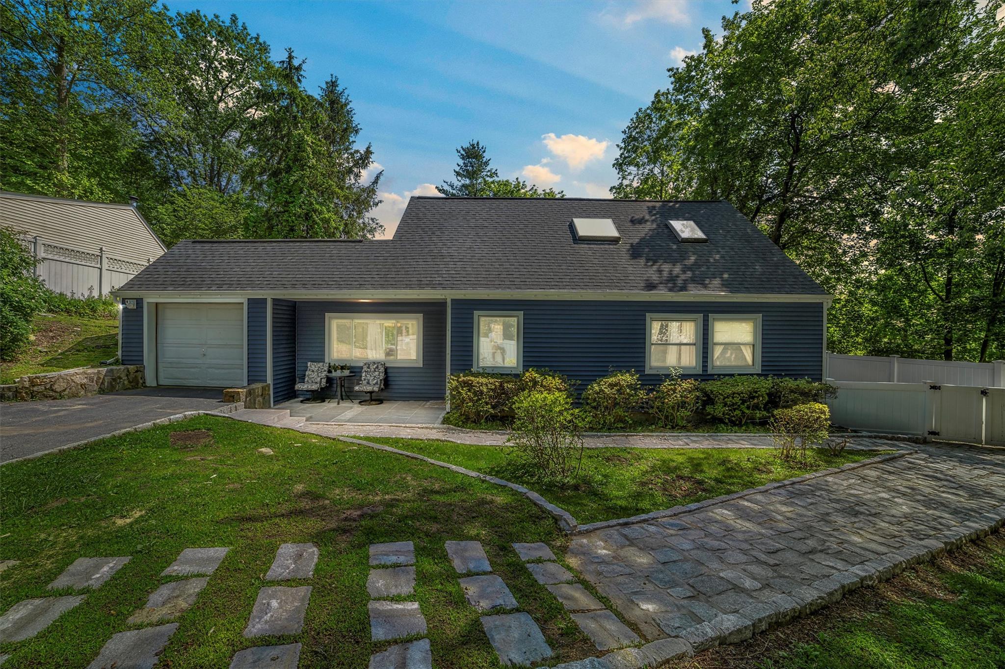 Property for Sale at Oslo Drive, Yorktown Heights, New York - Bedrooms: 5 
Bathrooms: 2 
Rooms: 12  - $674,900