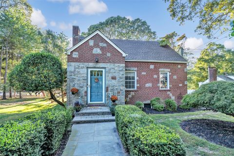 Photo of 81 Beach Road, Wading River, NY 11792 (MLS # 917404)