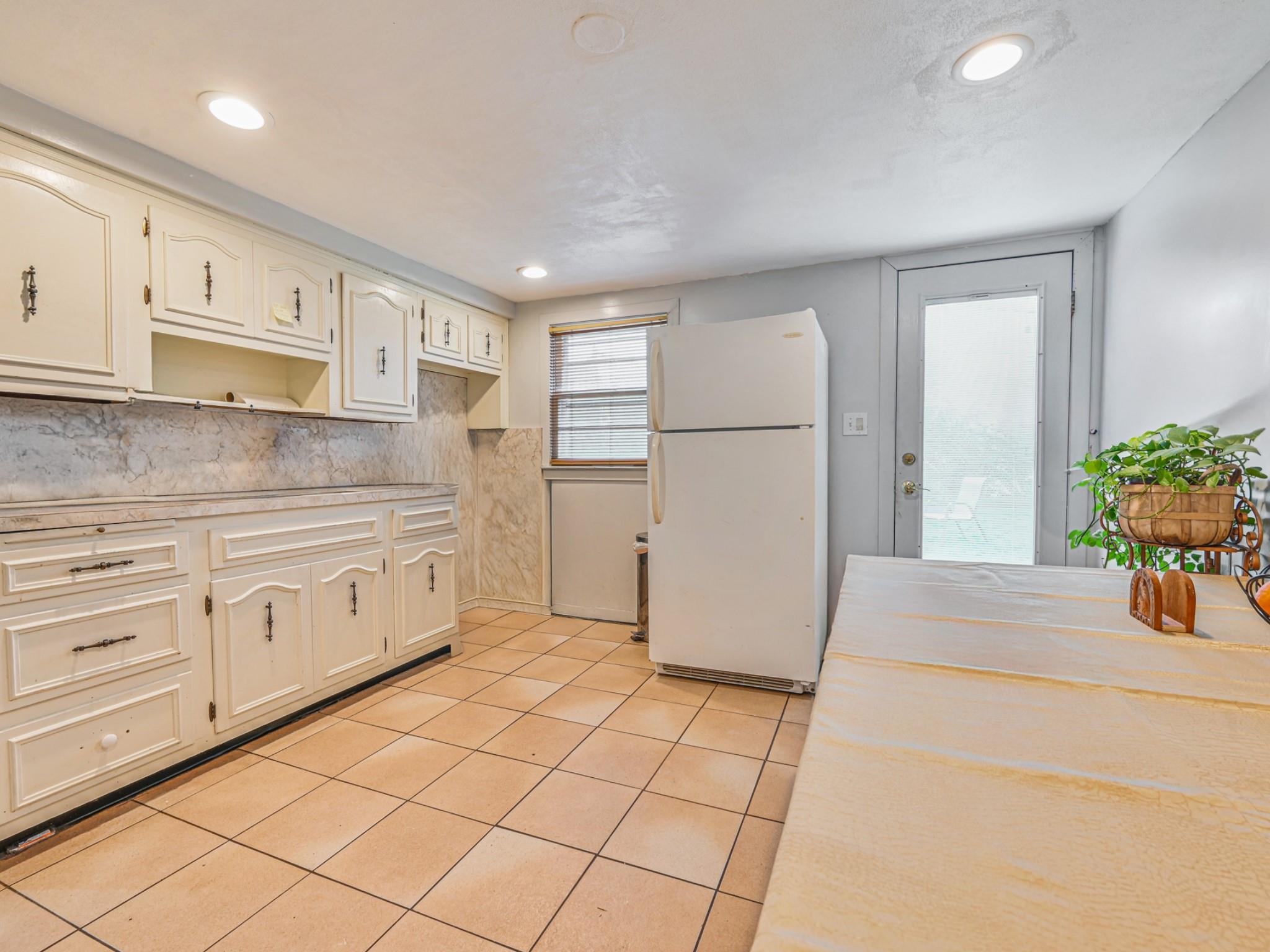 82 Coventry Gardens, Lynbrook, New York image 9