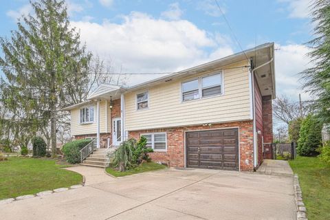 82 Coventry Gardens, Lynbrook, NY 11563 - MLS#: 841455