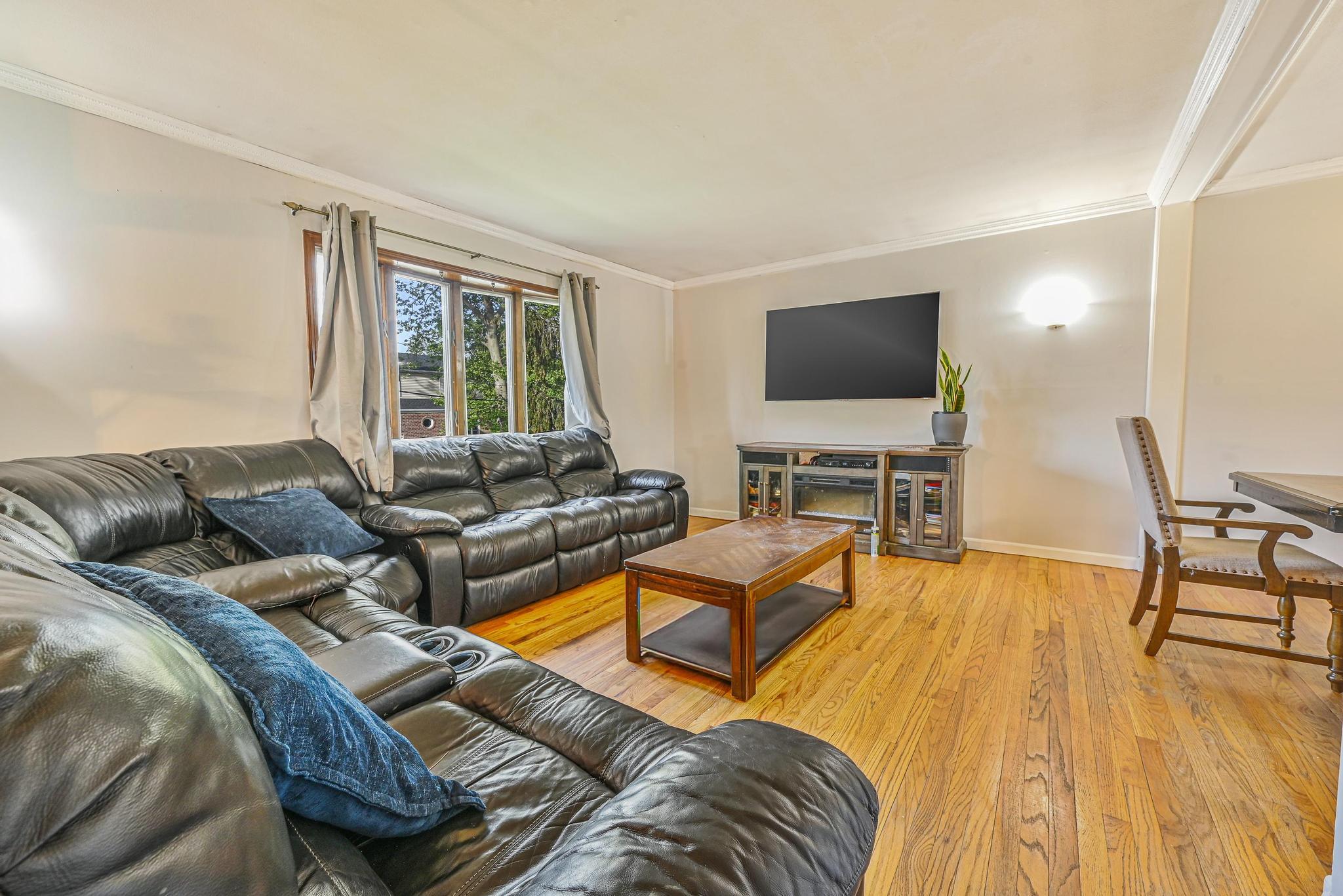 82 Coventry Gardens, Lynbrook, New York image 3