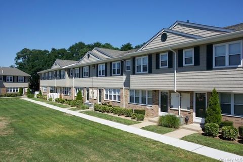 1355 Roanoke Avenue 3re Riverhead NY 11901