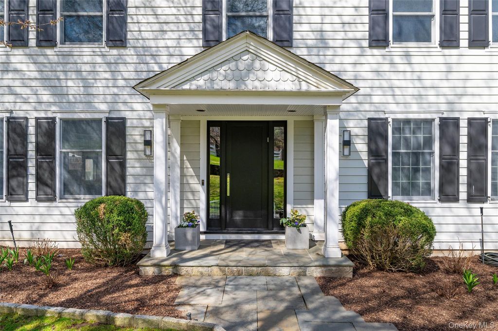 Photo of 9 Gifford Lake Drive, Armonk, NY 10504 (MLS # 960220)