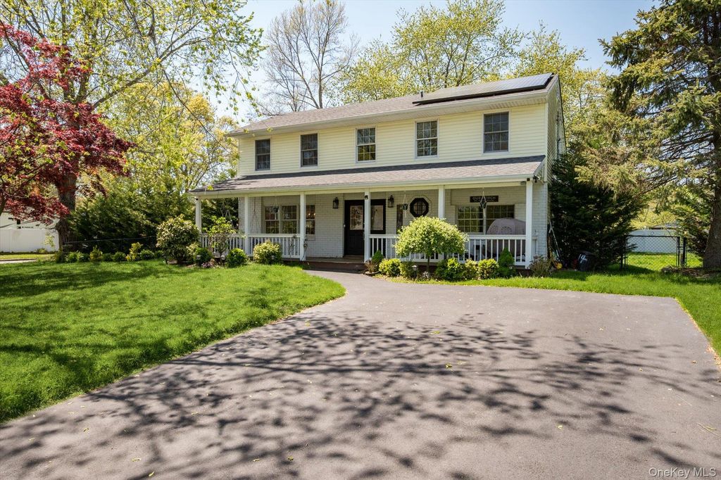 Photo of 14 Evelyn Road, Port Jefferson Station, NY 11776 (MLS # 994887)