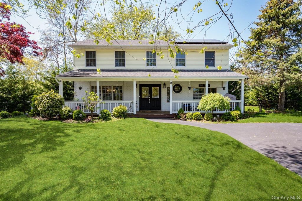 Photo of 14 Evelyn Road, Port Jefferson Station, NY 11776 (MLS # 994887)