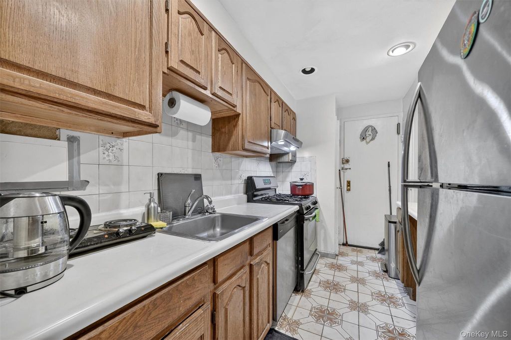 Photo of 5 Fordham Hill Oval #9F, Bronx, NY 10468 (MLS # 943490)