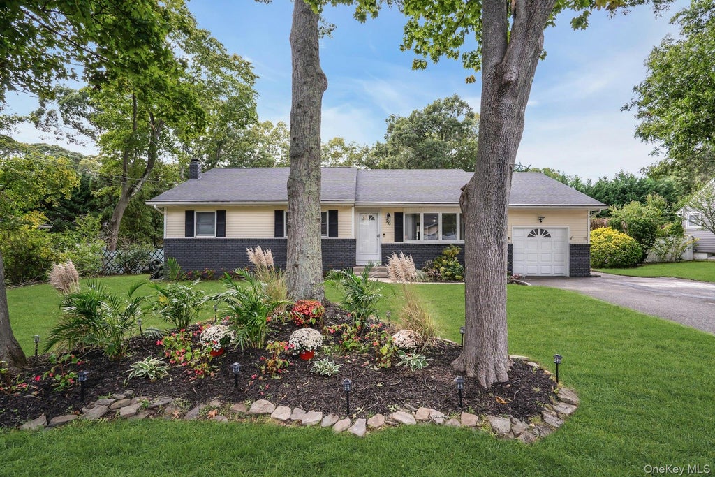 Photo of 26 Williams Avenue, Holtsville, NY 11742 (MLS # 1057713)