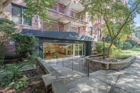 43-25 Douglaston Parkway 6K Douglaston NY 11363