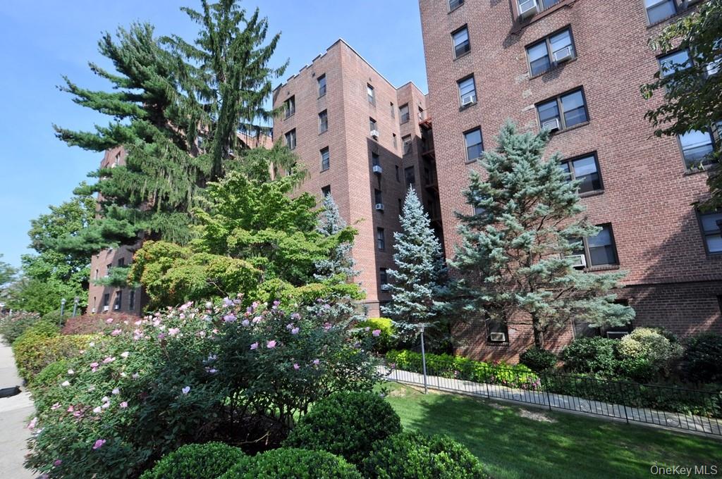 142 Garth Road 1C