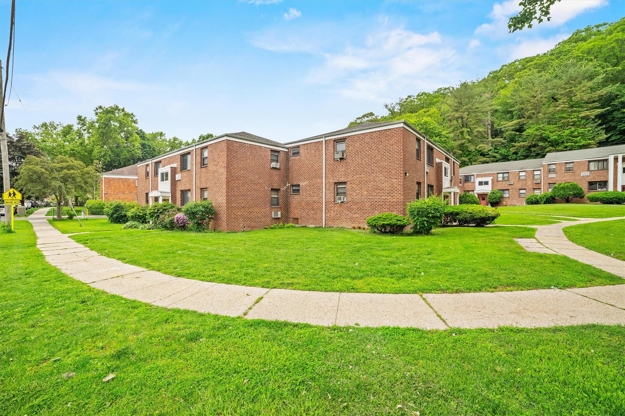 35 Lawrence Drive #A, White Plains, New York image 2
