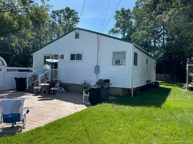 Photo of 8 Durst Drive, Selden, NY 11784 (MLS # 1044801)
