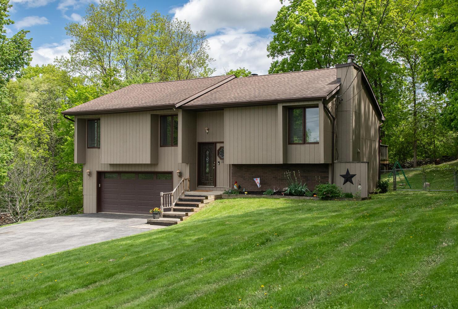 15 Marshall Drive, Poughkeepsie, New York image 1