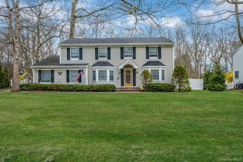 Photo of 41 Northumberland Drive, Shoreham, NY 11786 (MLS # 982762)