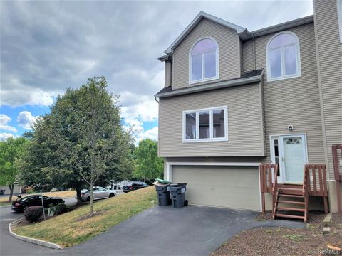 Homes For Rent - 1 Boulder Court<br/> Highland Mills, NY 10930