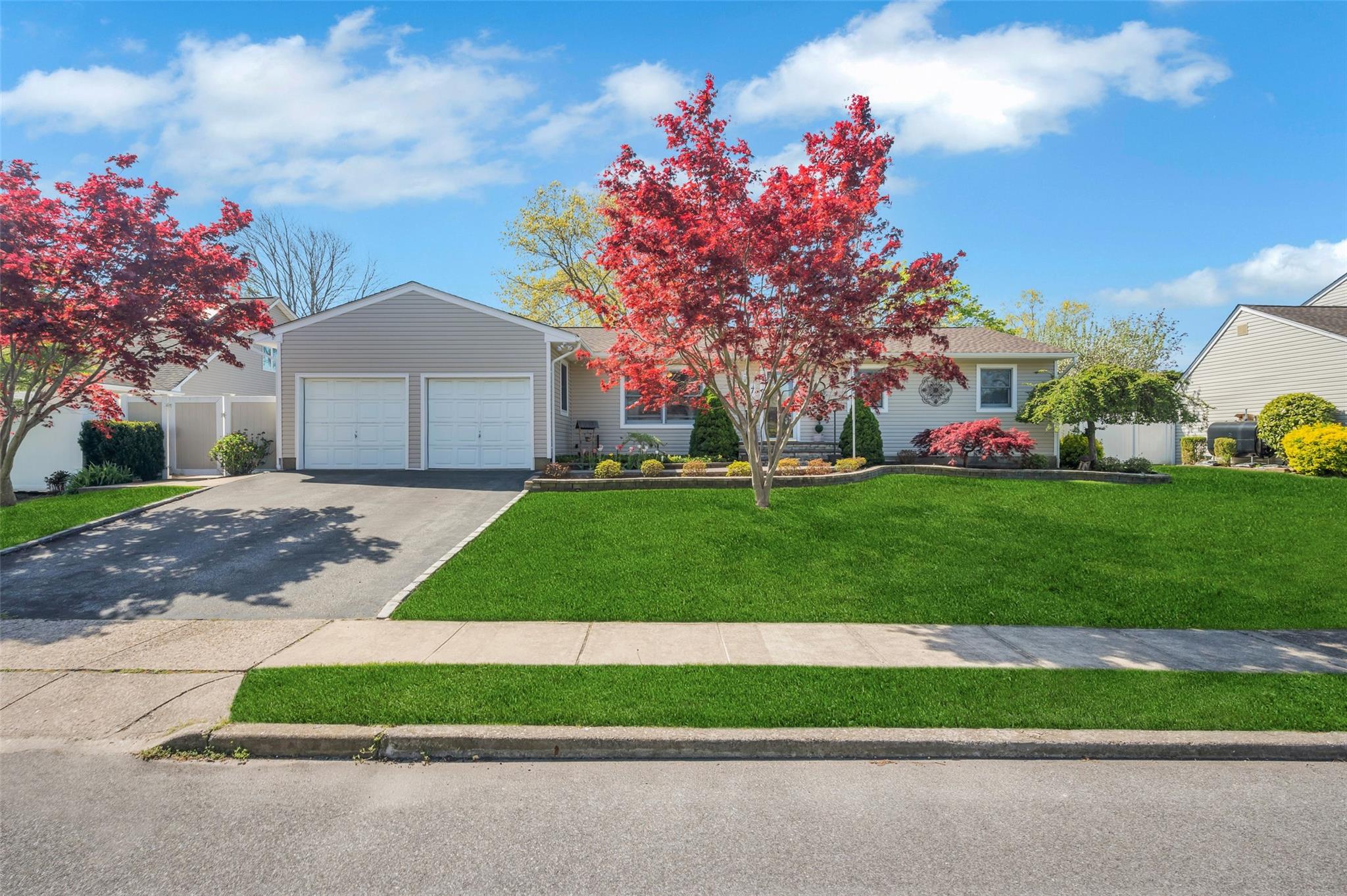 7 Sunny Glenn Way, Holbrook, New York image 4