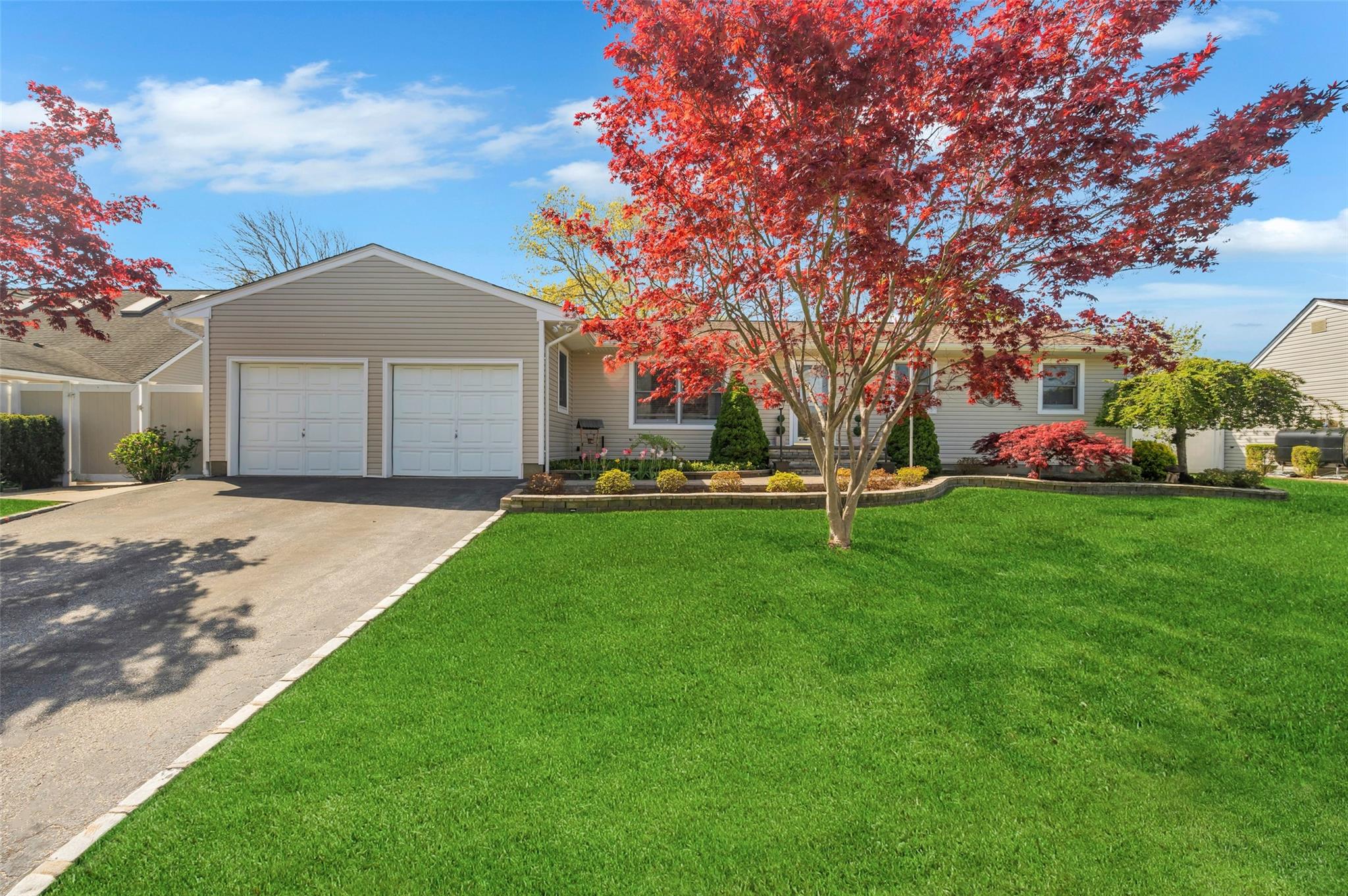 7 Sunny Glenn Way, Holbrook, New York image 1
