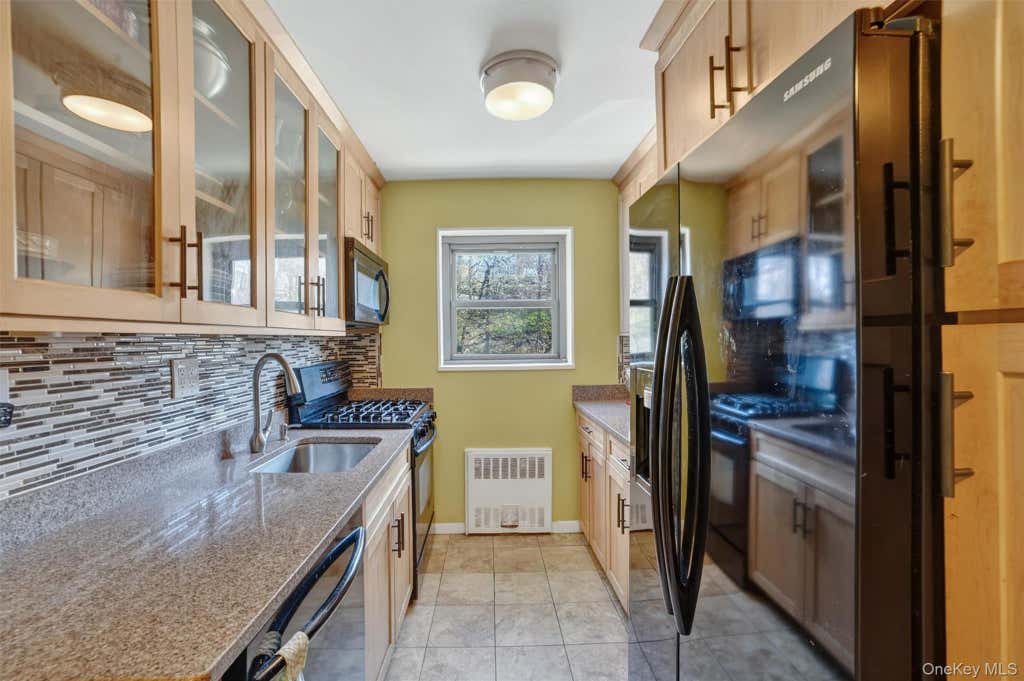 Photo of 222 N Broadway #3D, Yonkers, NY 10701 (MLS # 1035052)