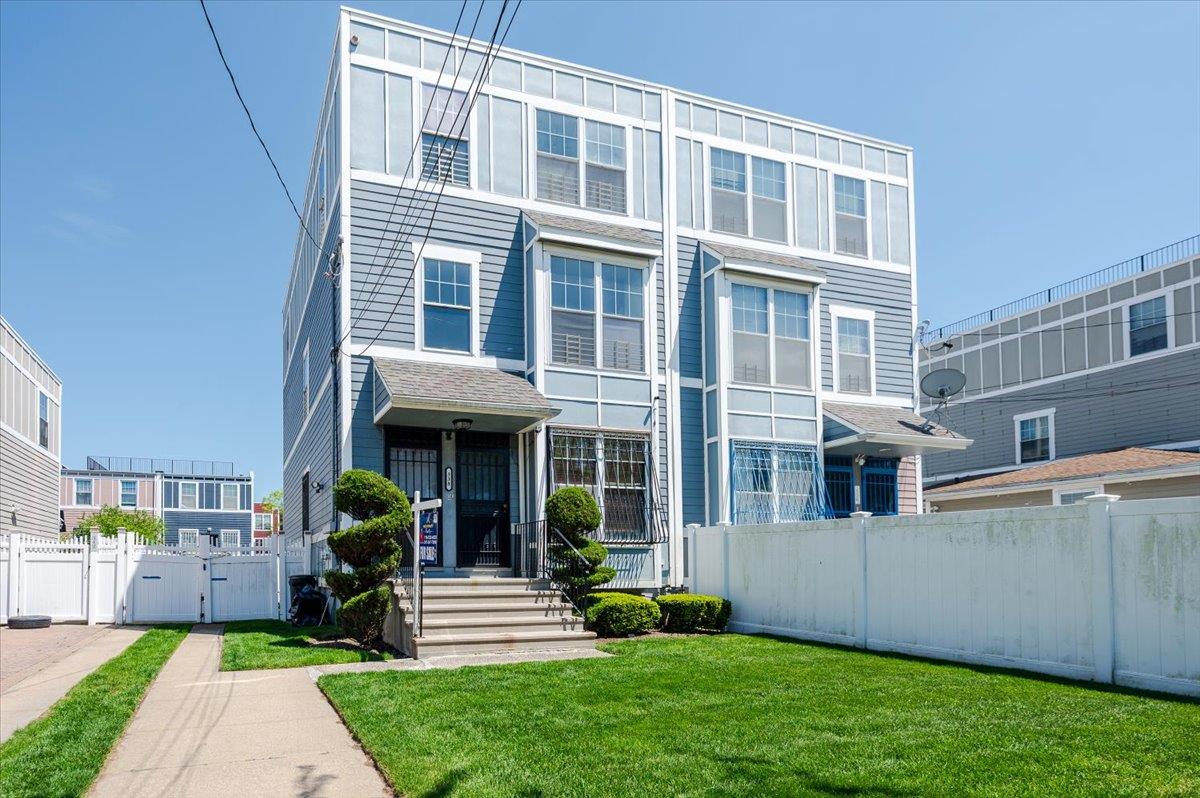 Property for Sale at Beach 42 Street, Far Rockaway, Queens, NY - Bedrooms: 5 
Bathrooms: 3  - $849,000