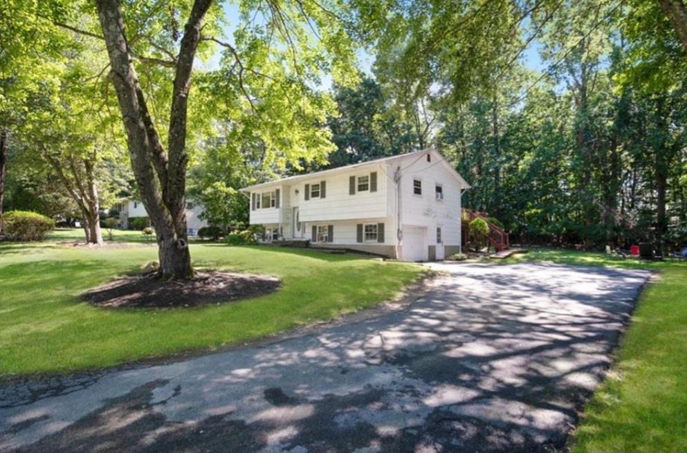 62 Laura Drive, Airmont, New York image 2