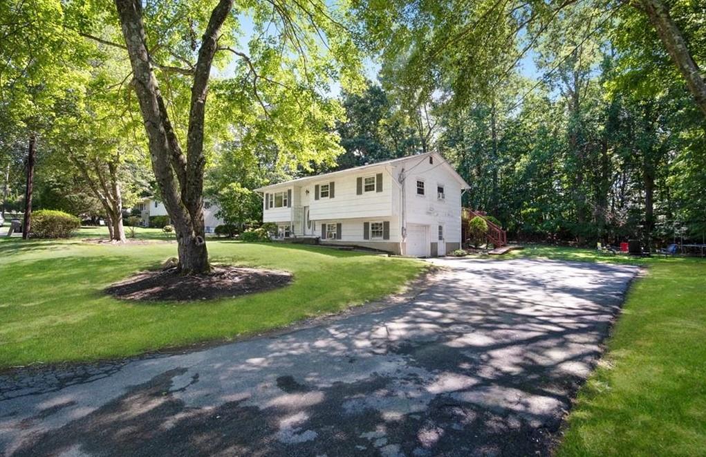 62 Laura Drive, Airmont, New York image 1