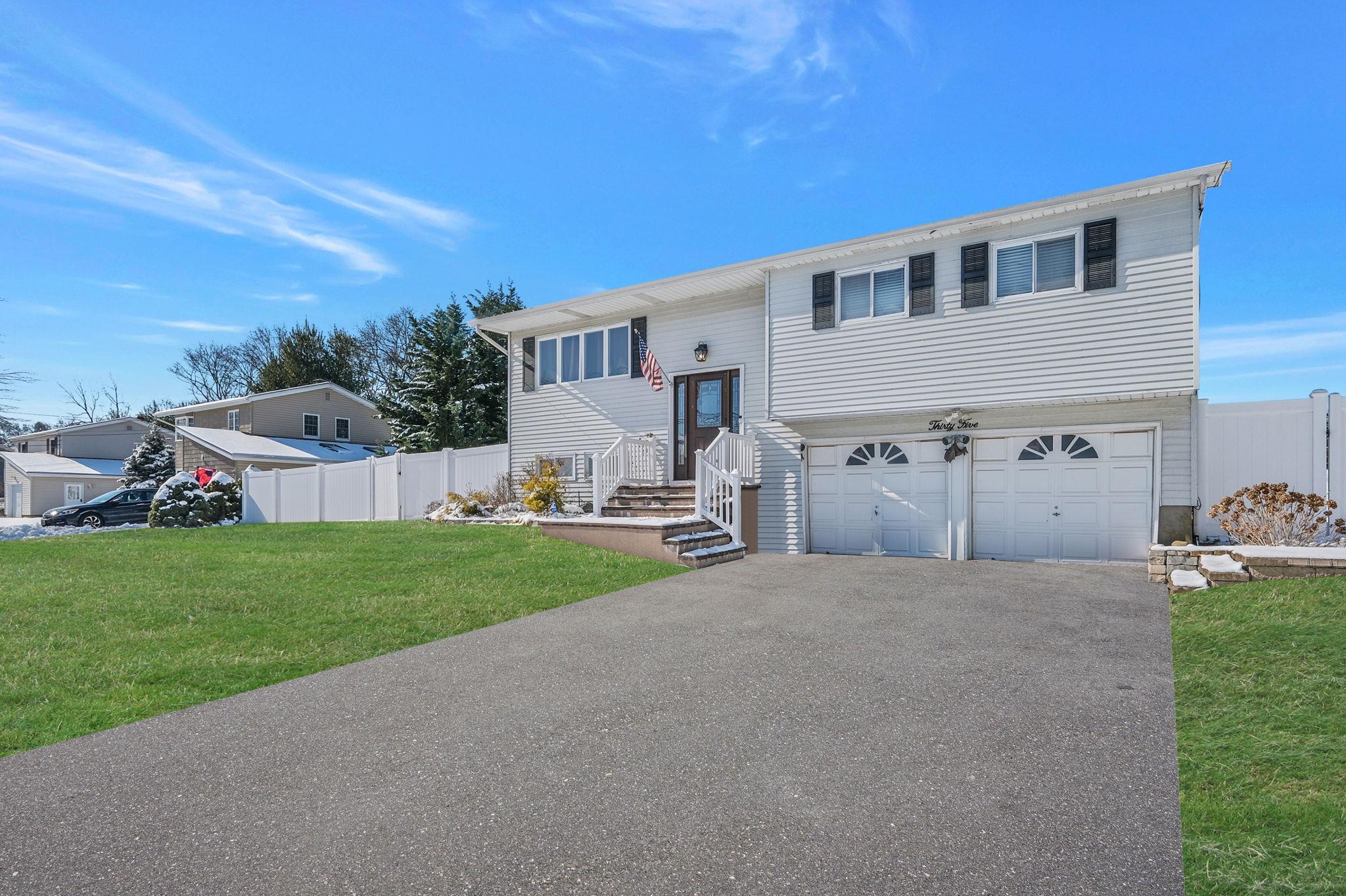 35 Satellite Drive, Islip Terrace, New York image 2